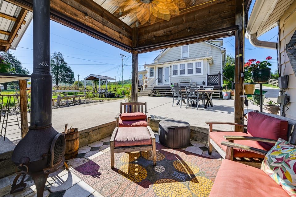 5 Mi to Dtwn Somerset! Country Retreat w/ Gazebo House in Lake Cumberland