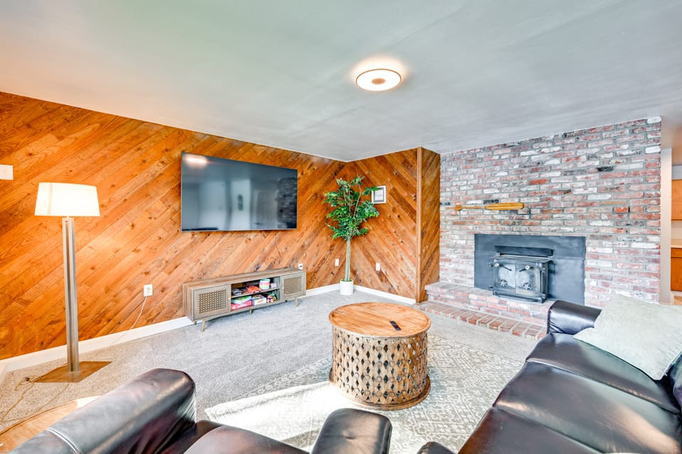 Private Dock & Fire Pit: Lakefront Gem in Olympia House in Washington