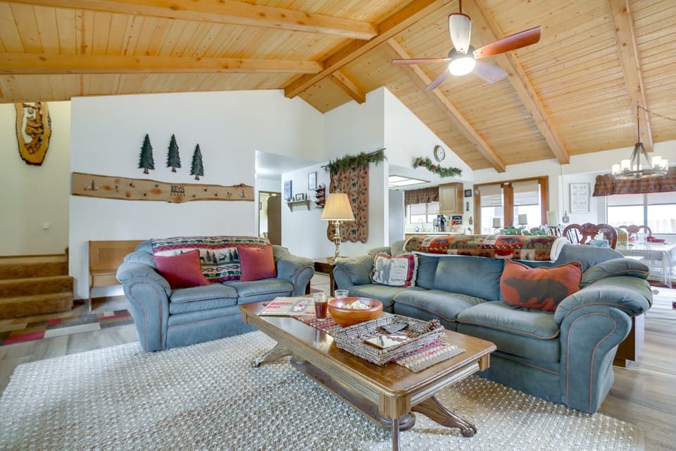 5 Mi to Fresh Powder! Big Bear Family Home House in Southern California