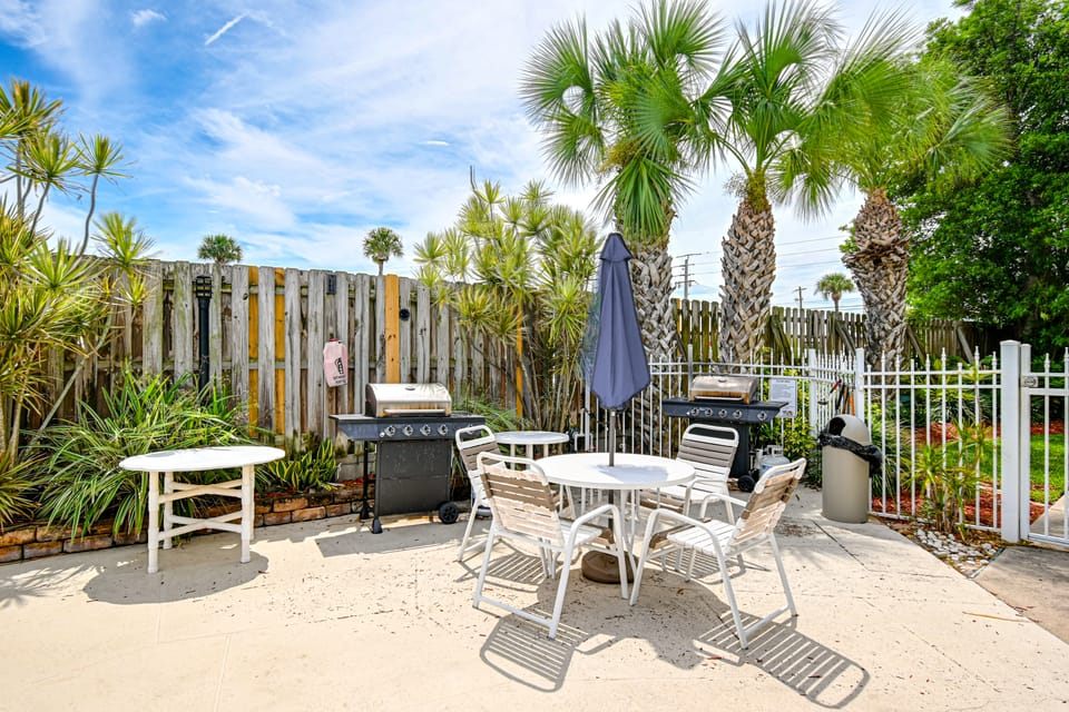 Steps to Sand: Condo w/ Pool Access in Cocoa Beach Apartment in Cocoa Beach