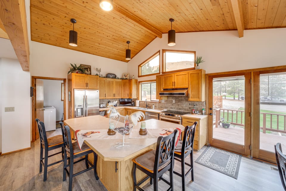 Stunning A-Frame Home w/ Views, 10 Mi to Okanogan! House in Washington