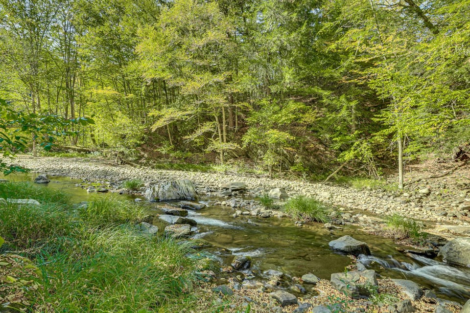 Riverfront Home w/ Hot Tub Near Killington Resort House in Killington