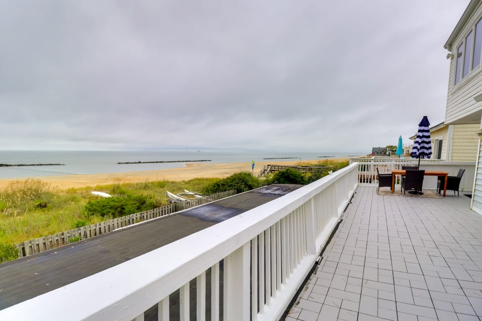 Pets Welcome: Beachfront Family Retreat in Norfolk House in Norfolk