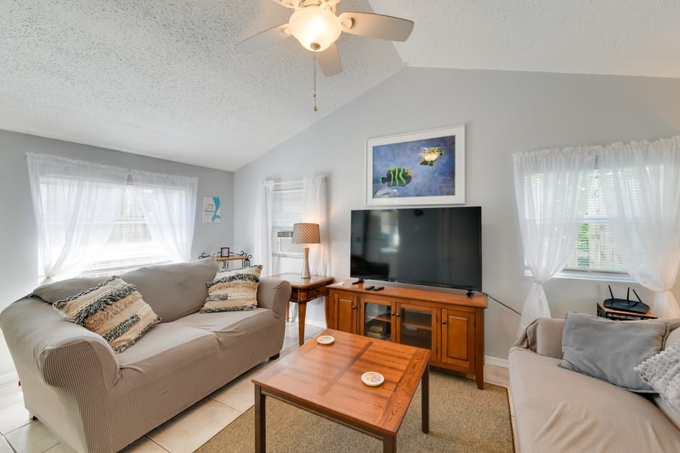 < 1 Mi to Beach: Peaceful Escape in Nokomis Apartment in Nokomis