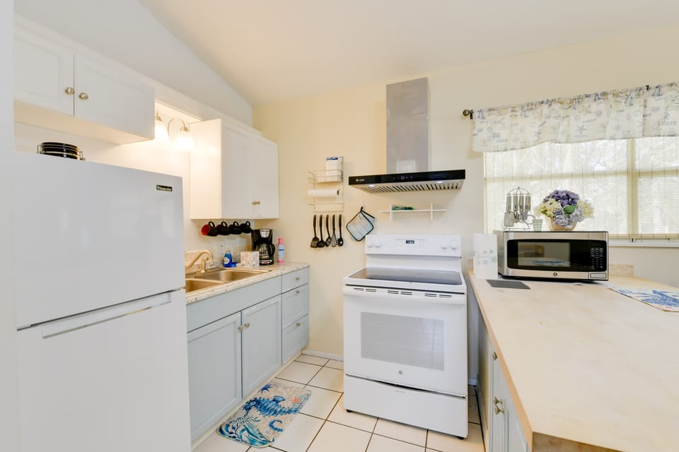 < 1 Mi to Nokomis Beach: Tranquil Couple’s Retreat Apartment in Nokomis
