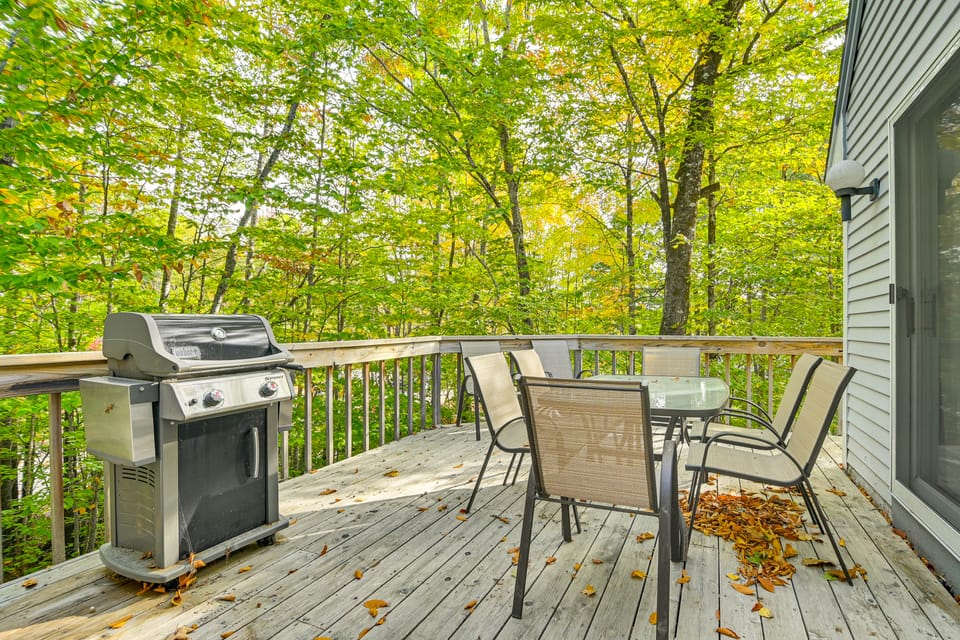 Hike, Leaf-Peep, Ski: Hideaway w/ Private Hot Tub! House in Bartlett