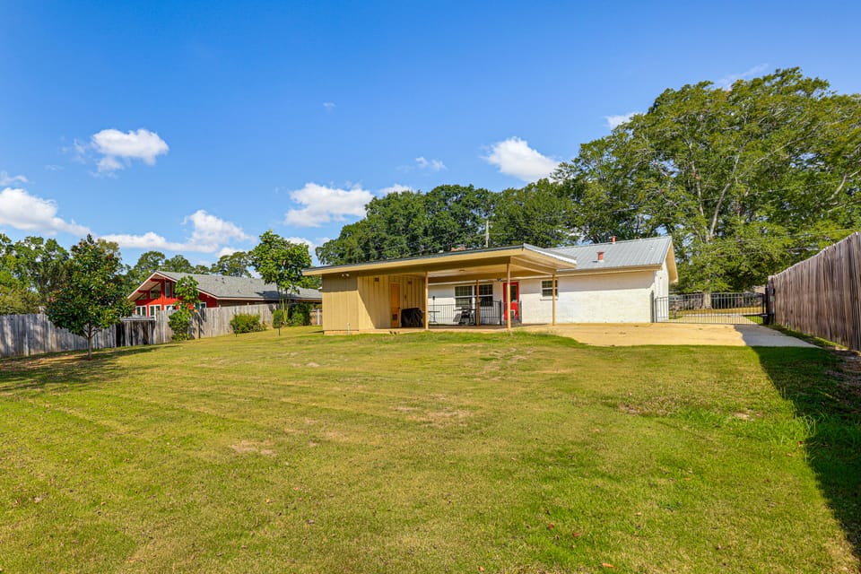 Quiet, Stylish & Convenient Home in Prattville House in Prattville