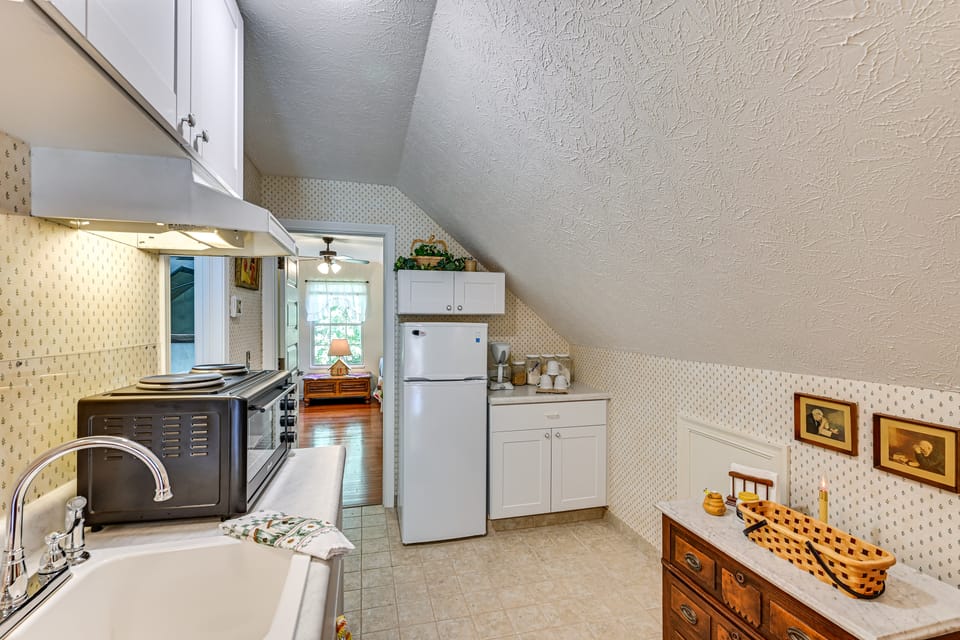 4 Mi to downtown Delphi: Trails & Fishing Pond Apartment in Indiana