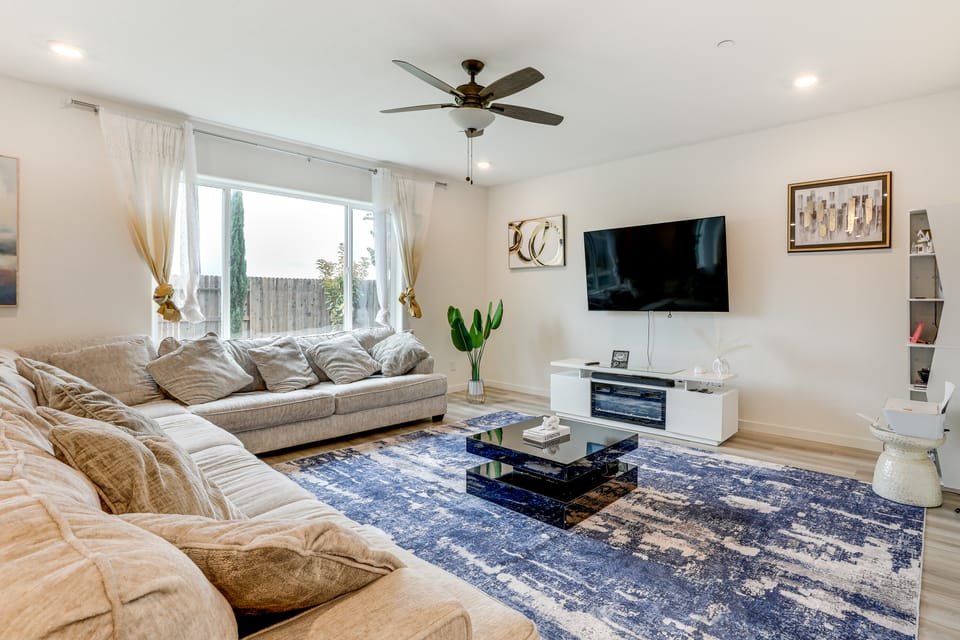 Modern Family Home in Suburbs of Sacramento! House in Roseville