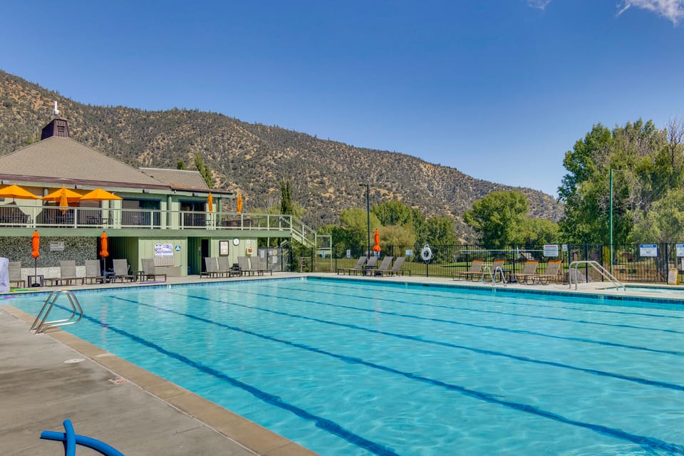 Golf & Swim! Pine Mtn Club Retreat w/ Game Area House in Pine Mountain Club