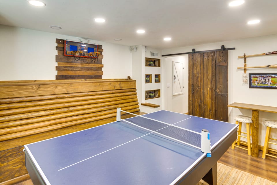 Golf & Swim! Pine Mtn Club Retreat w/ Game Area House in Pine Mountain Club