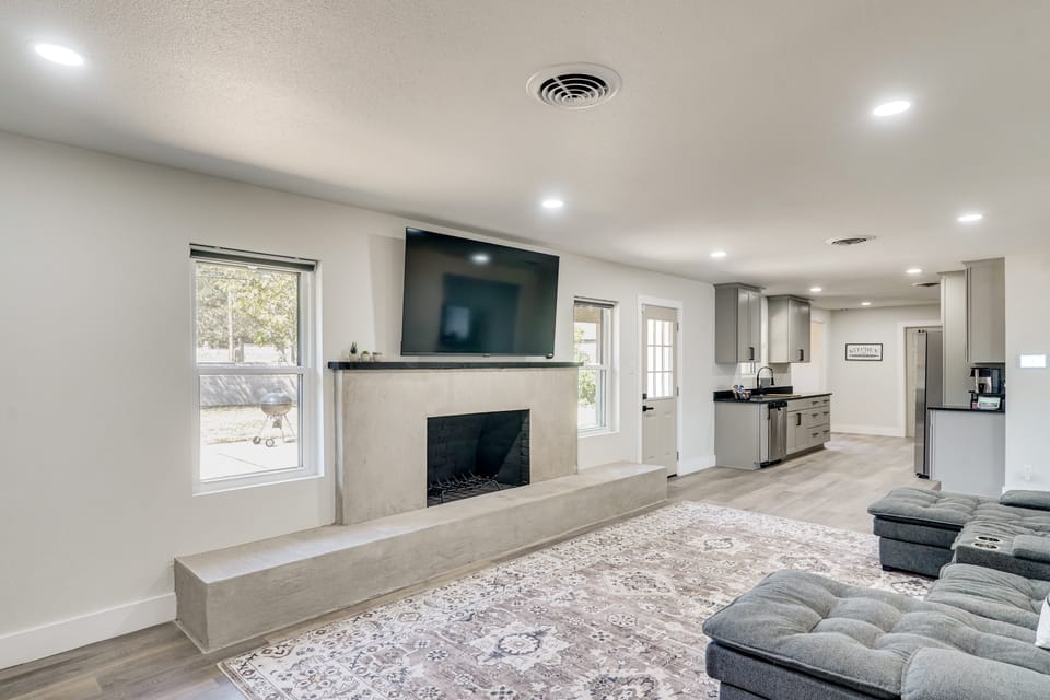 Backyard & Game Room! Home in Heart of Midland House in Midland