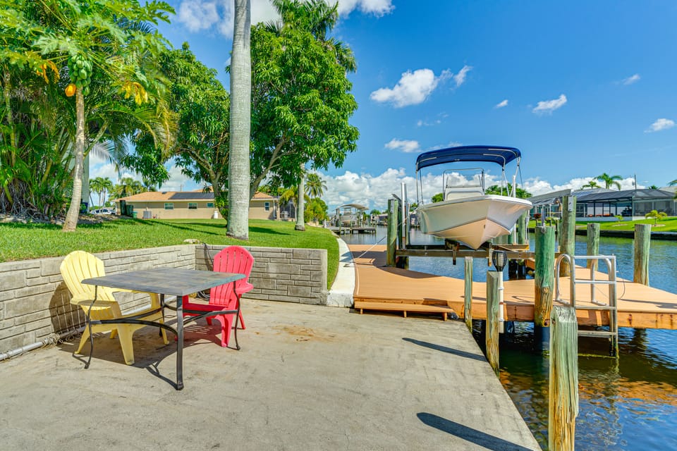4 Mi to Cape Harbour Fun! Canal-Front Oasis House in Cape Coral