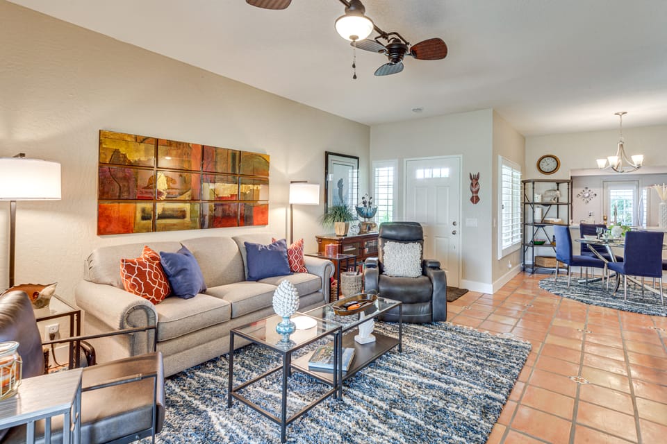 Golf Course View & Pool Access: Palm Desert Condo Apartment in Palm Desert