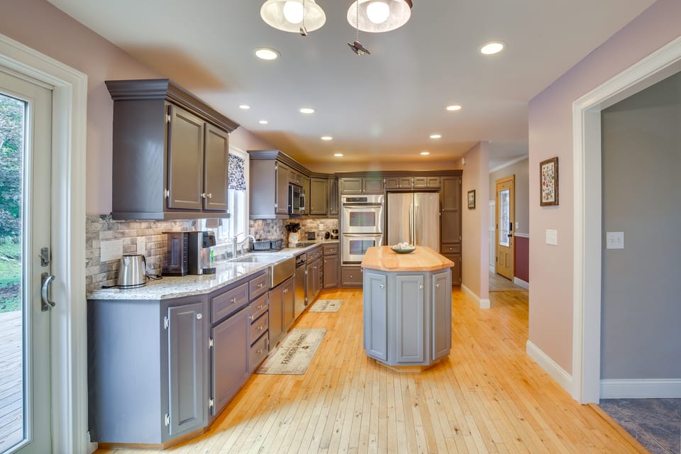 New Milford Home: 29 Mi to Lime Rock Park! House in Washington