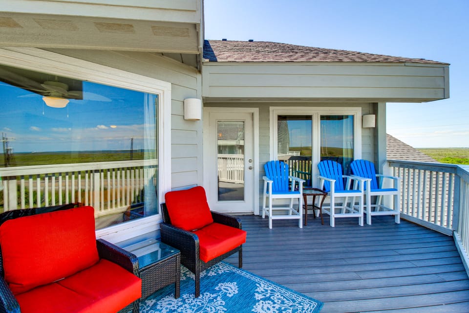Steps to Shore: Condo w/ Balcony in Port Aransas Apartment in Nueces County