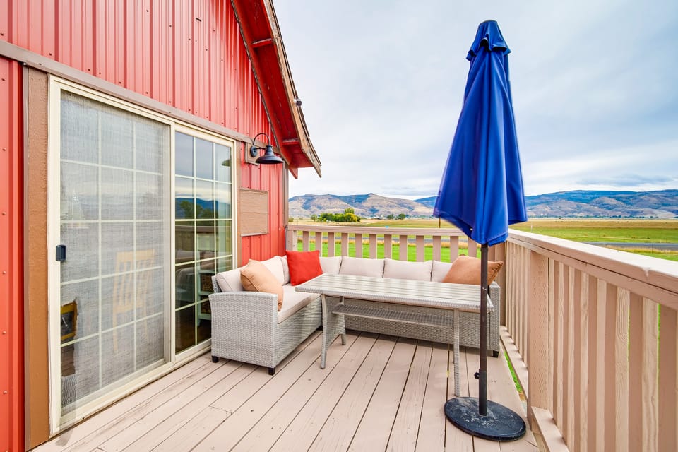 Mtn & Golf Course View: Oregon Outback Getaway! House in Oregon