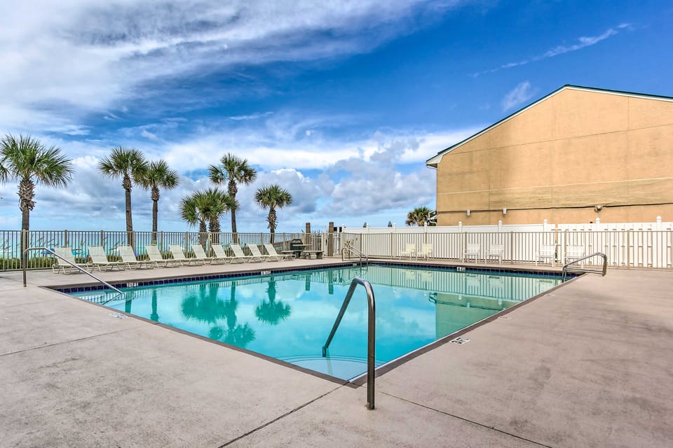 Relax Poolside & Walk to Beach! Resort PCB Retreat Apartment in Panama City Beach