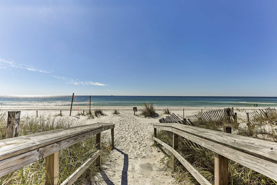 Relax Poolside & Walk to Beach! Resort PCB Retreat Apartment in Panama City Beach