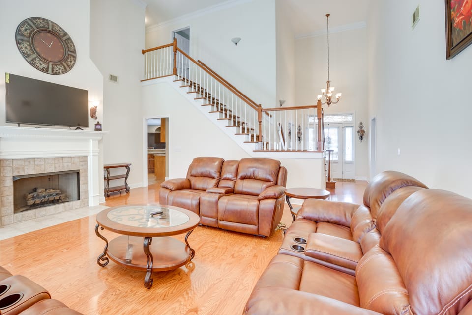 7 Mi to University of Alabama: Family Home w/ Yard House in Alabama