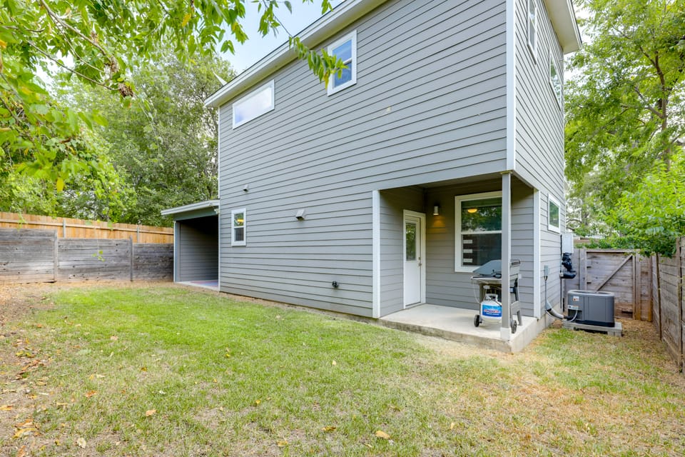 6 Mi to Dtwn: Austin Escape w/ Private Yard House in Austin