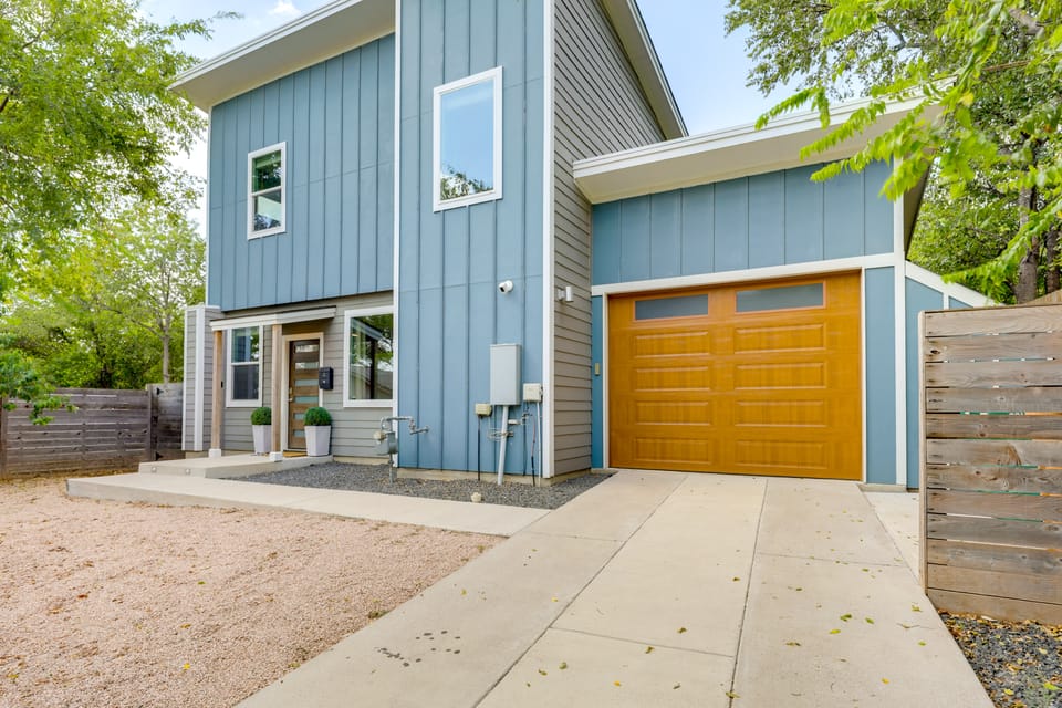 6 Mi to Dtwn: Austin Escape w/ Private Yard House in Austin