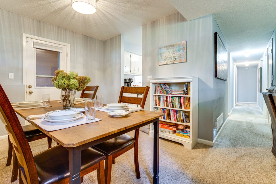 1 Mi to White Bear Lake & Dtwn: Twin Cities Escape Apartment in White Bear Lake