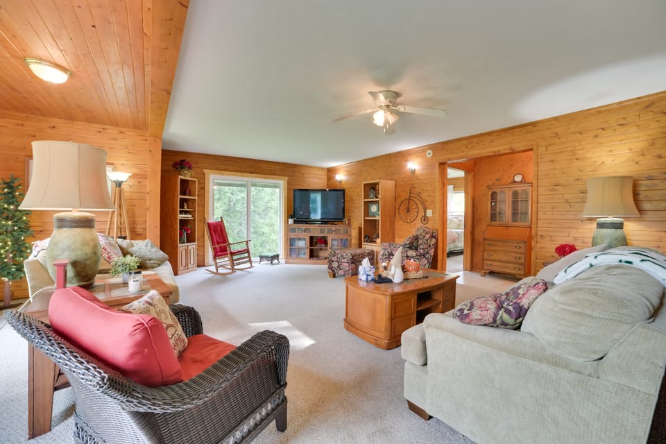 Boat & Pet Friendly Home Near Mullett Lake House in Michigan