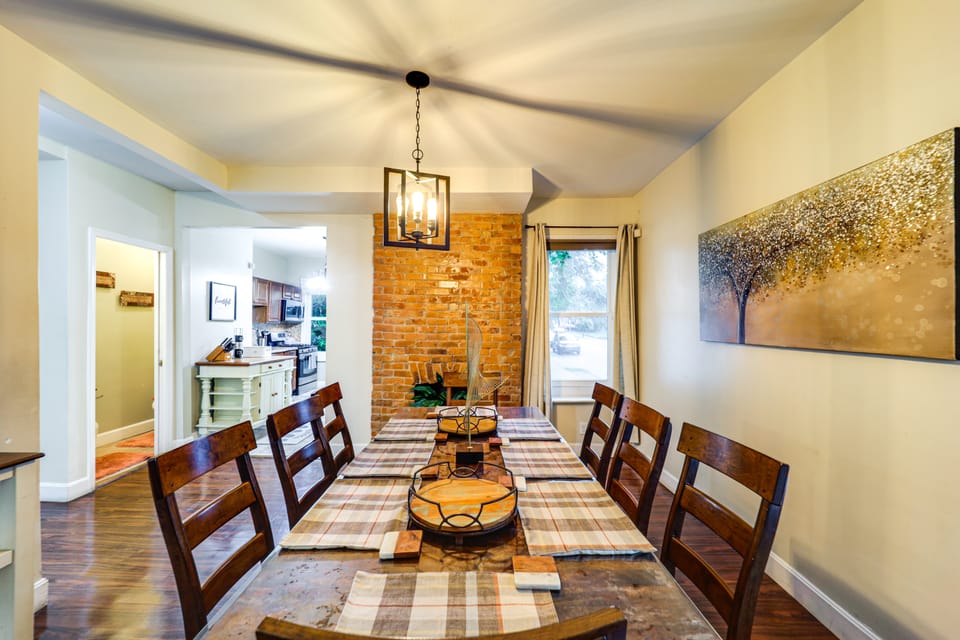 Walk to University of Cincinnati: Historic Home! House in Cincinnati