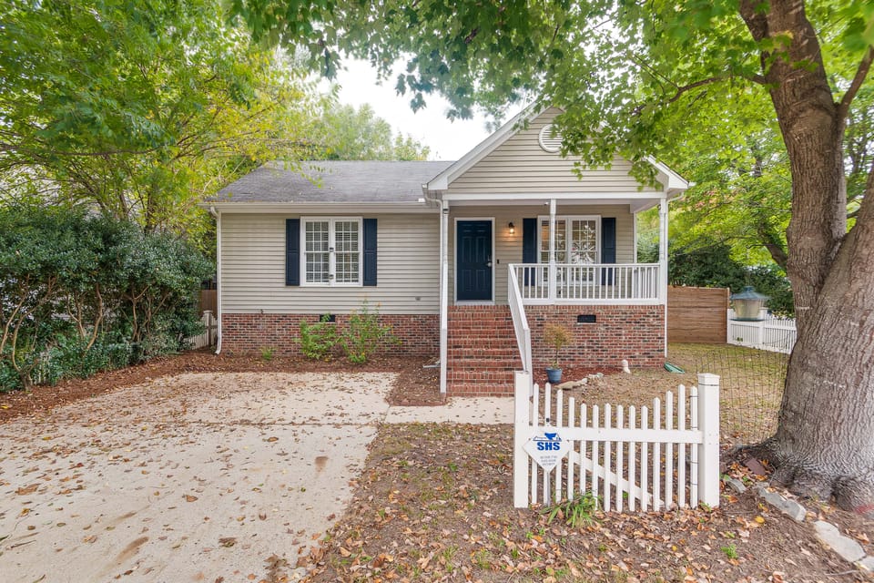 Home w/ Pet-Friendly Yard, 1 Mi to Dtwn Raleigh! House in Raleigh