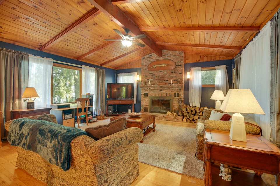 Lakefront Escape: Waterfront Lake Champlain Home House in North Hero