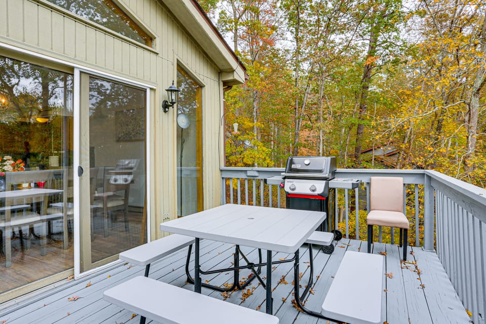 Luxury Home w/ Game Room, 4 Mi to Bushkill Falls! House in Middle Smithfield