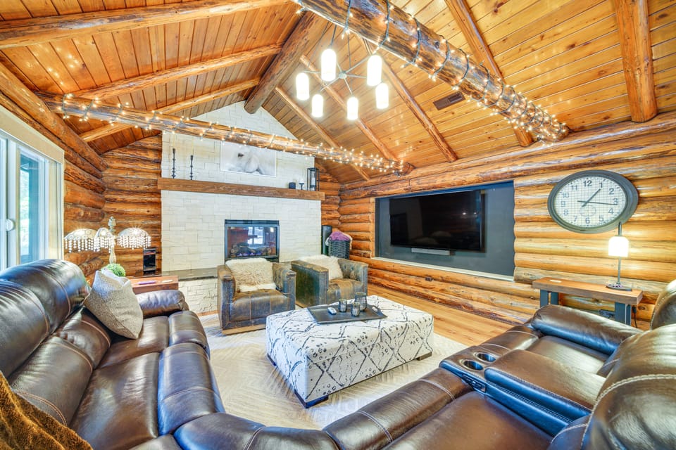Contemporary Log Cabin Near Cle Elum Lake! House in Cle Elum Lake