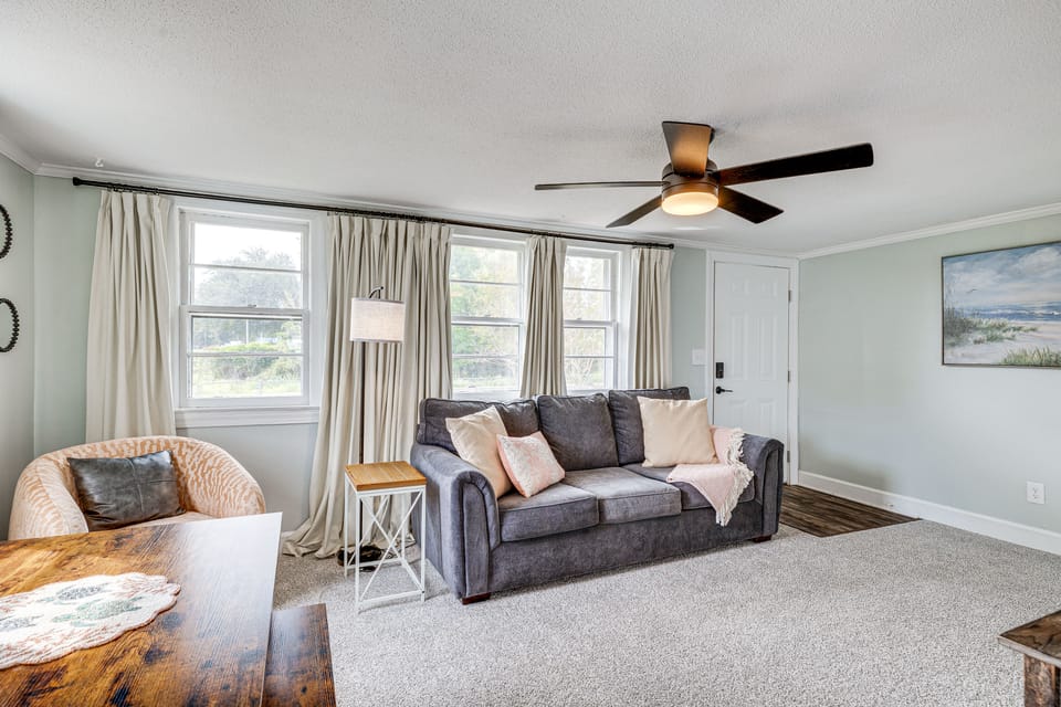 7 Mi to Beach & Ocean! Morehead City Home House in Morehead City