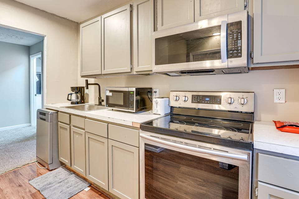 Stay Near the Derby & Downtown! Louisville Apt Apartment in Louisville