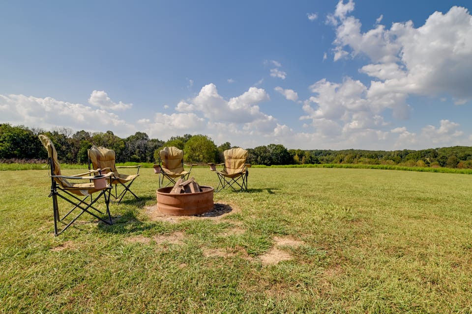 Near Garden of the Gods: Home w/ Fire Pit, Hot Tub House in Kentucky
