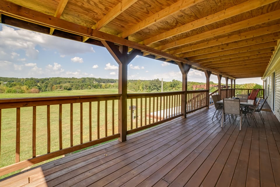 Near Garden of the Gods: Home w/ Fire Pit, Hot Tub House in Kentucky