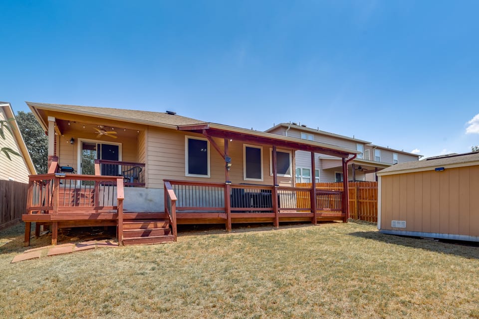 San Antonio Area Home w/ Deck, 14 Mi to Dtwn! House in San Antonio