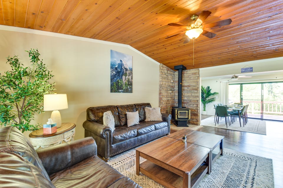 Game Room + Bar: Wooded Pine Mountain Lake Retreat House in Groveland