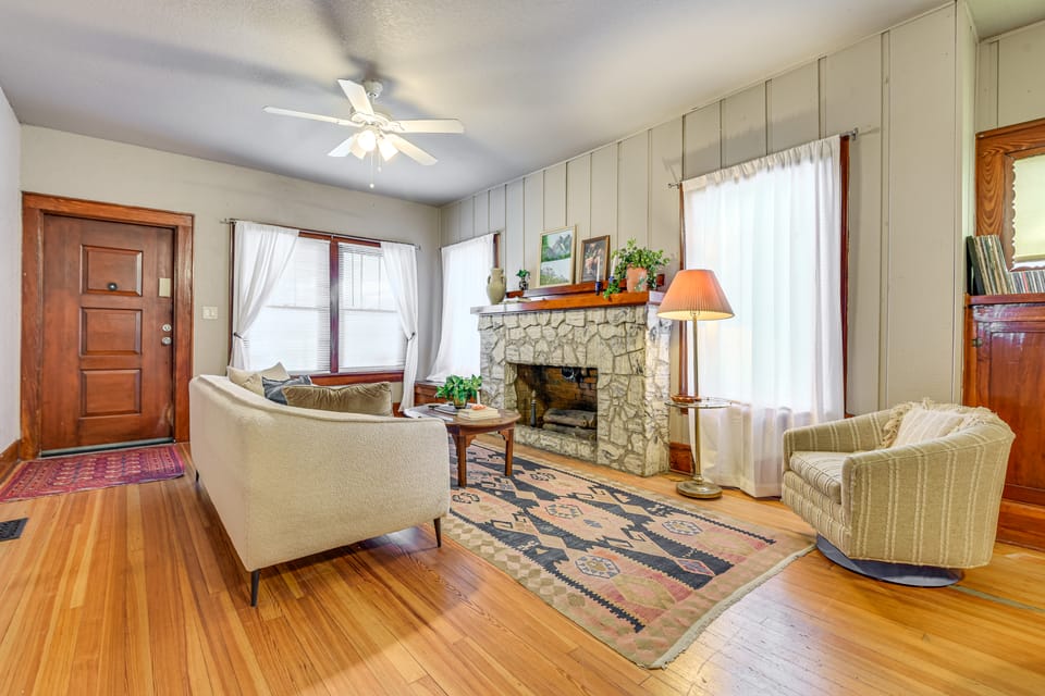 Stroll to Bradenton Riverwalk! Stylish Apartment Apartment in Bradenton