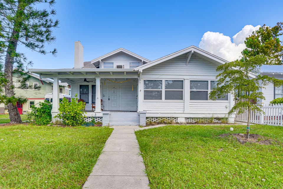 Stroll to Bradenton Riverwalk! Stylish Apartment Apartment in Bradenton