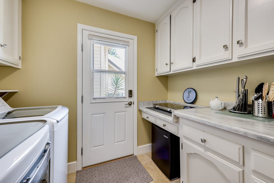 Golf, Hike, Explore: Apt 9 Mi to Dtwn Fresno! Apartment in Fresno