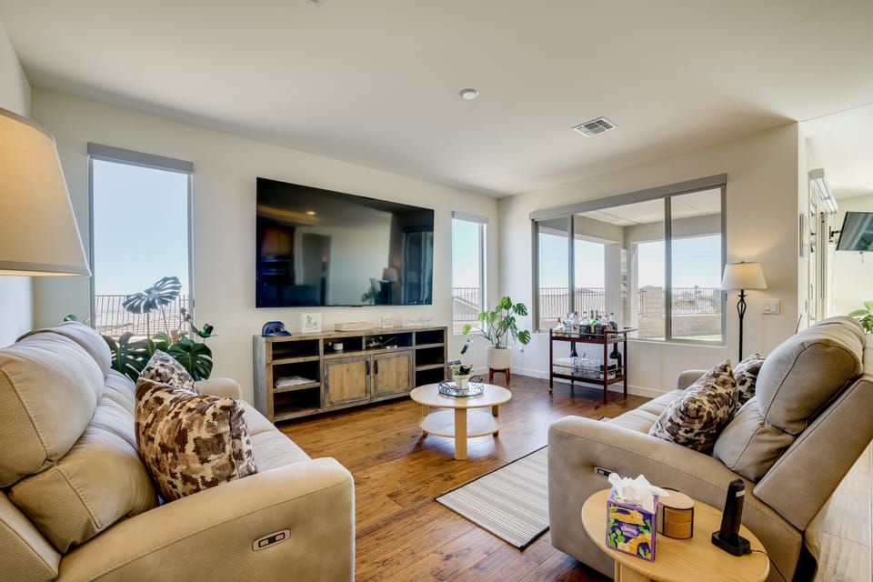 6 Mi to Red Rock Canyon! Gem w/ Mtn & Valley Views House in Summerlin