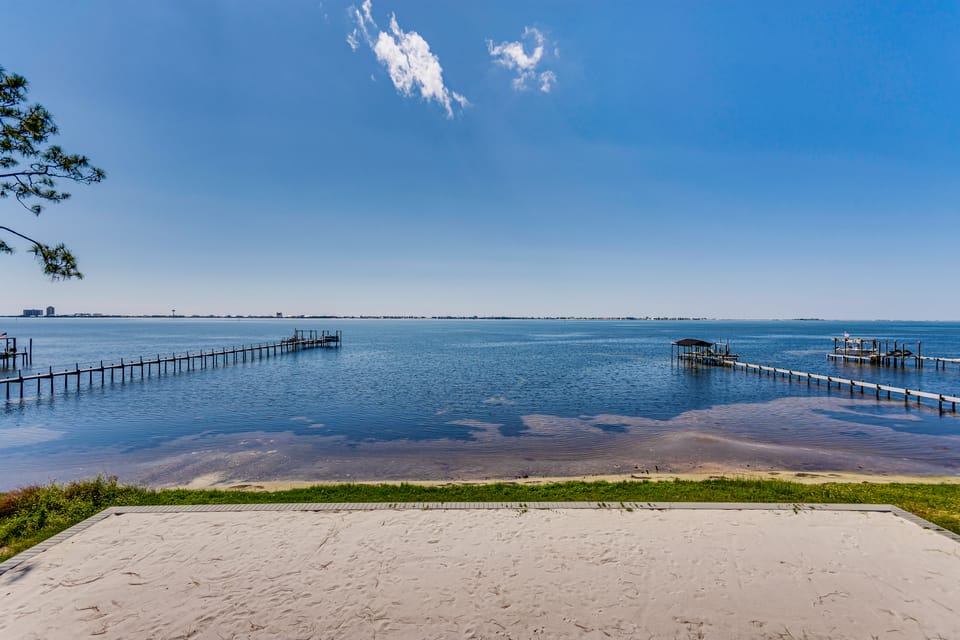Private Beach + Bay View: Luxury Navarre Escape! House in Alabama