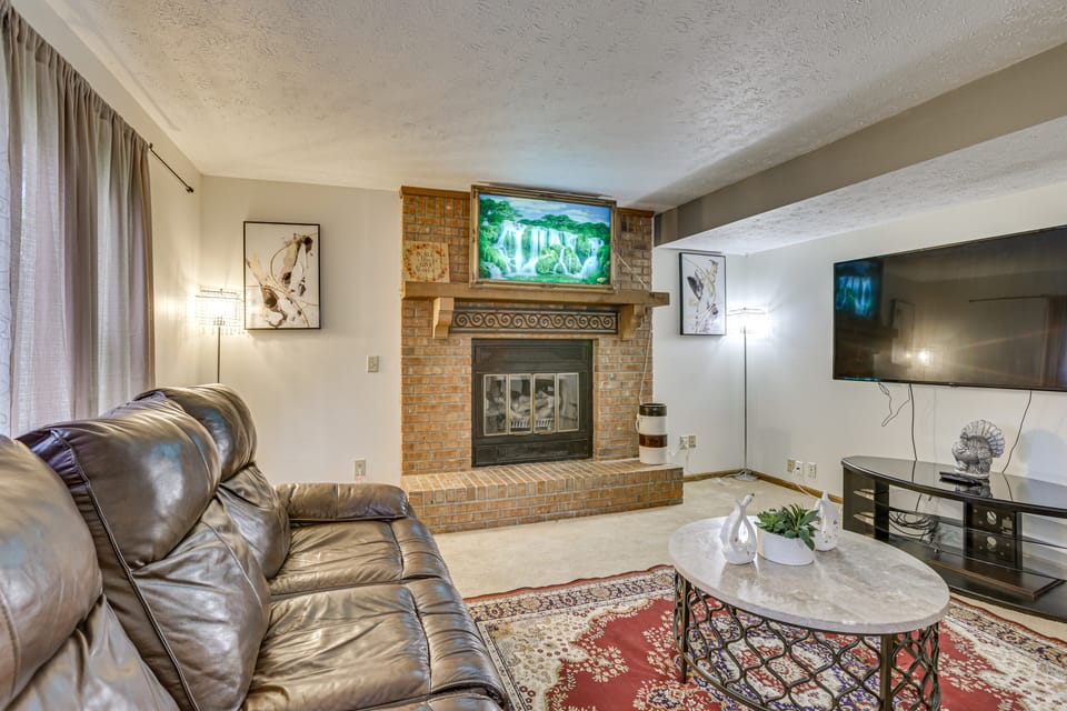 Families Welcome! Spacious Suburban Home in Dayton House in Vandalia