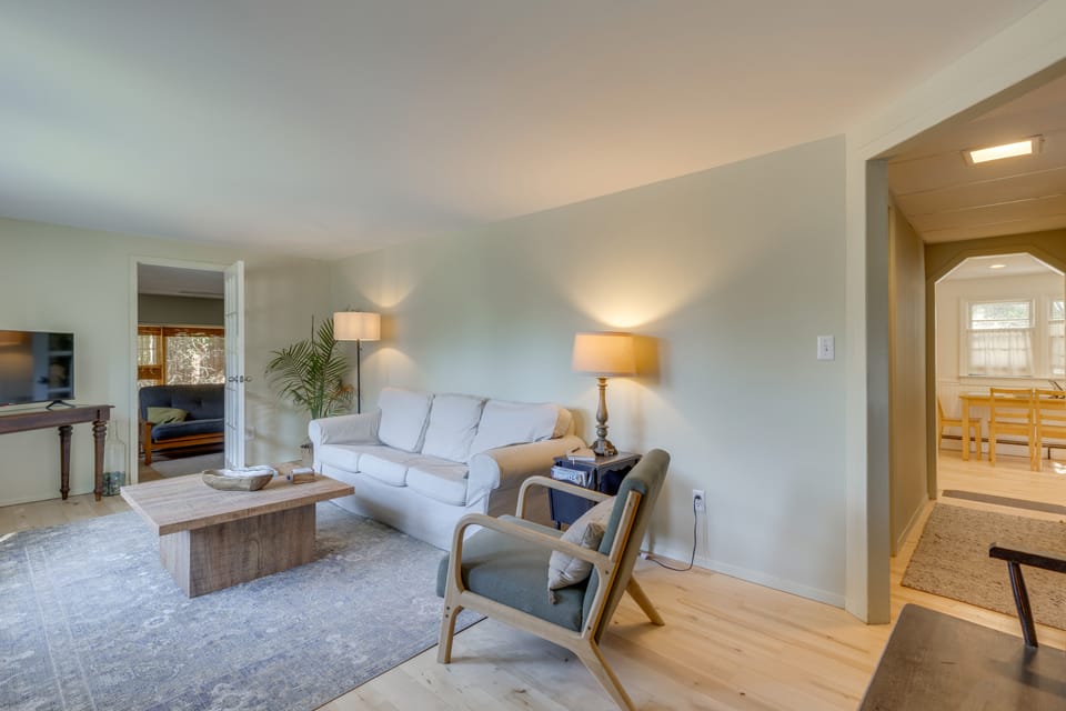 Home w/ Private Yard in Rocky Point House in Long Island