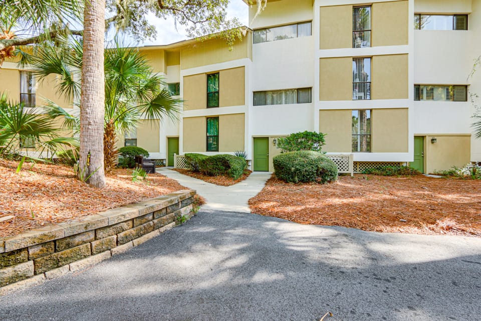 Walk to Beach: Peaceful Hilton Head Island Condo Apartment in South Forest Beach