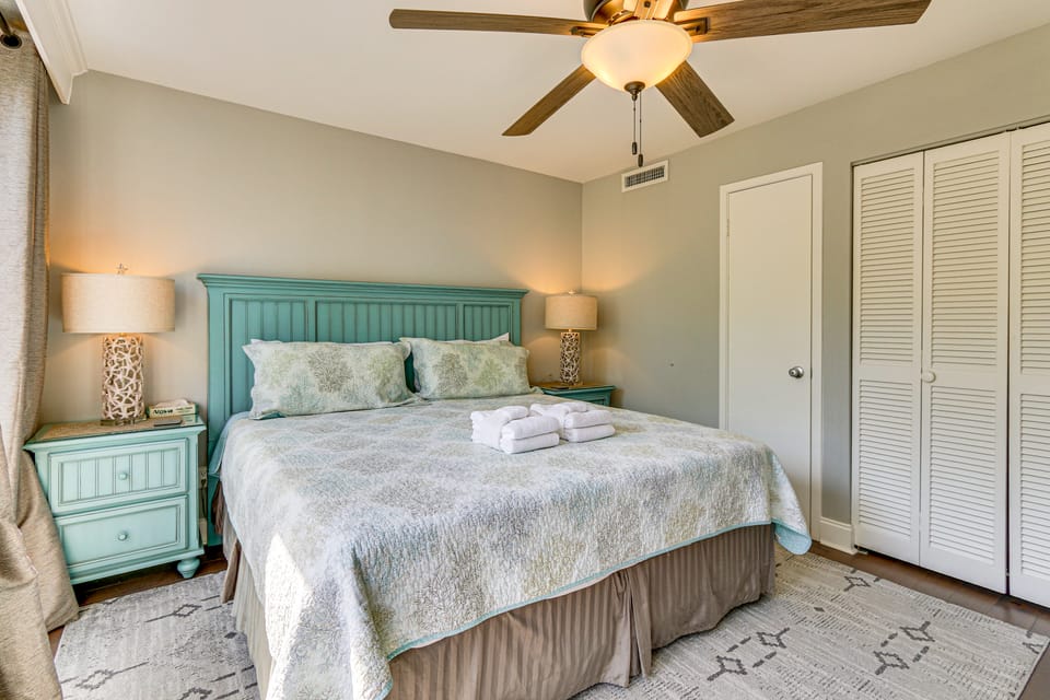 Walk to Beach: Peaceful Hilton Head Island Condo Apartment in South Forest Beach