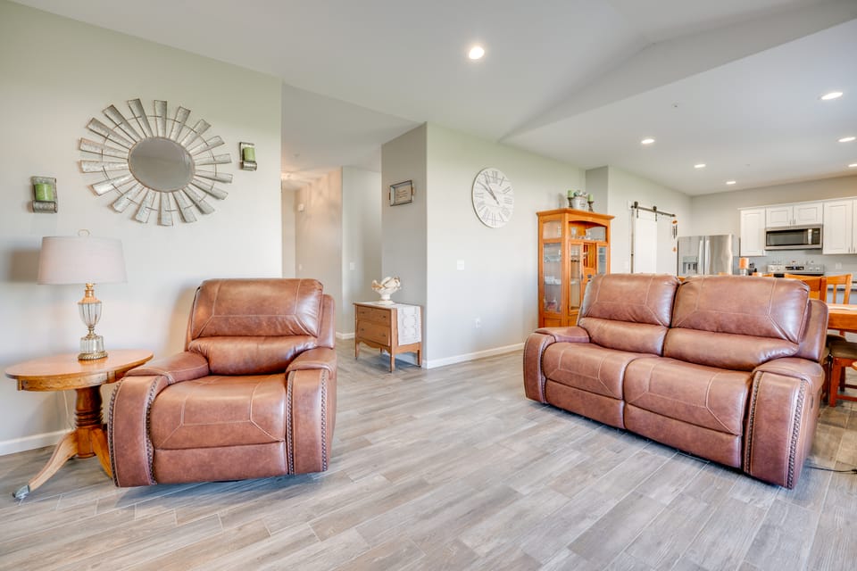 Walk to Moses Lake! Family Home w/ Fenced Yard House in Moses Lake