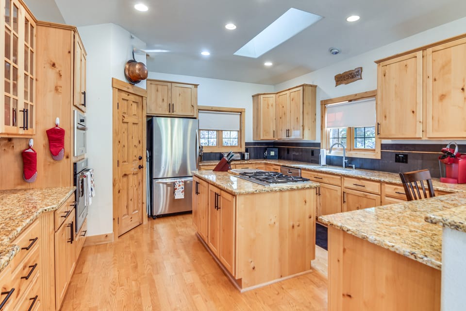 Mtn-View Cabin w/ Private Hot Tub in Georgetown! House in Georgetown